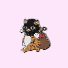 Cargar imagen en el visor de la galería, Gato ladrón de corazones
