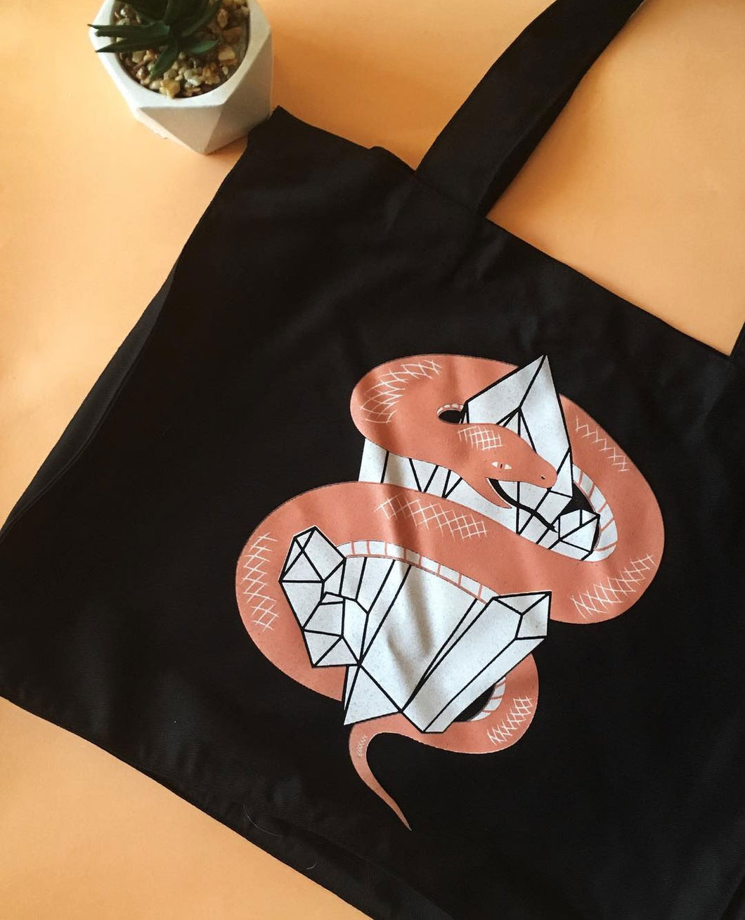 Magic-snake totebag